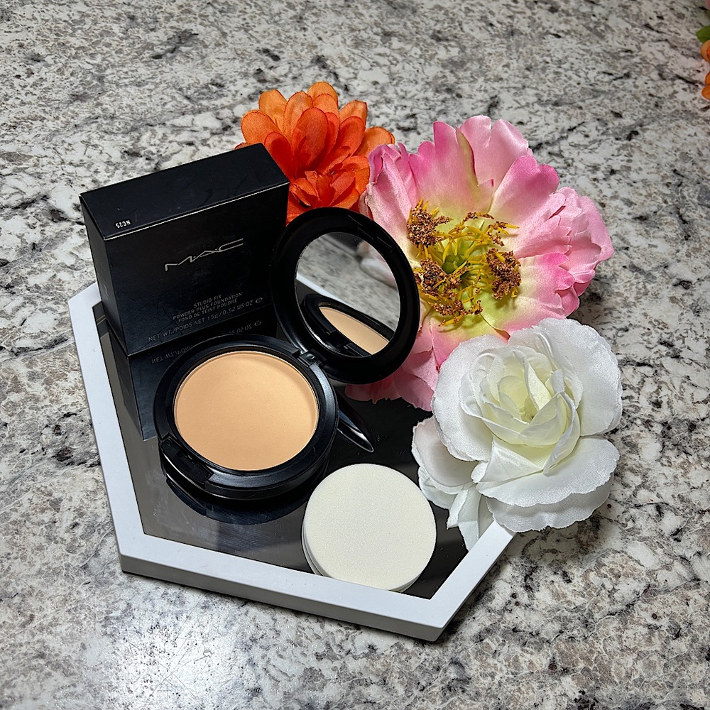 ✔️ New Mac NC25 Studio~Fix Powder + Foundation ✔️